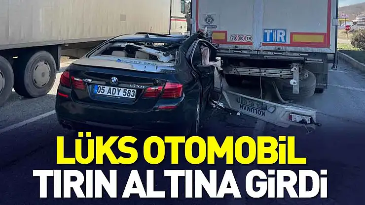 Lüks otomobil tırın altına girdi