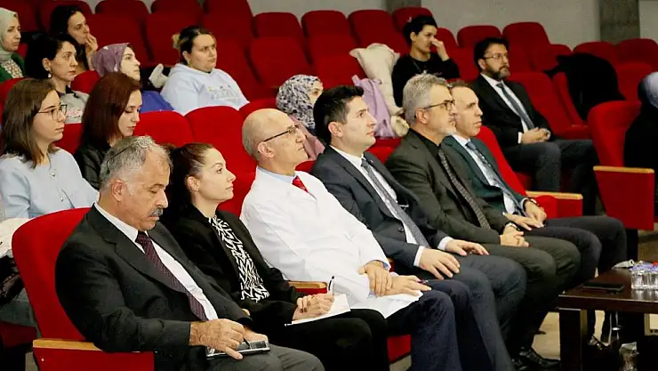 Normal doğumun önemine dikkat çektiler