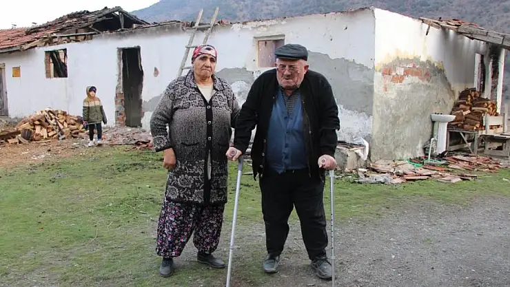 Yaşlı çift kış günü evsiz kaldı