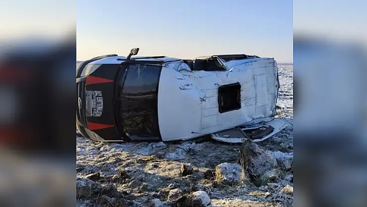 Öğretmen servisi devrildi