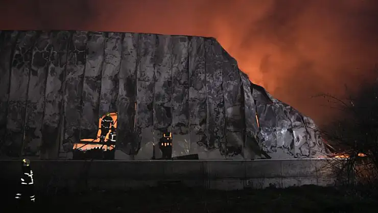 Gıda deposunda yangın çıktı