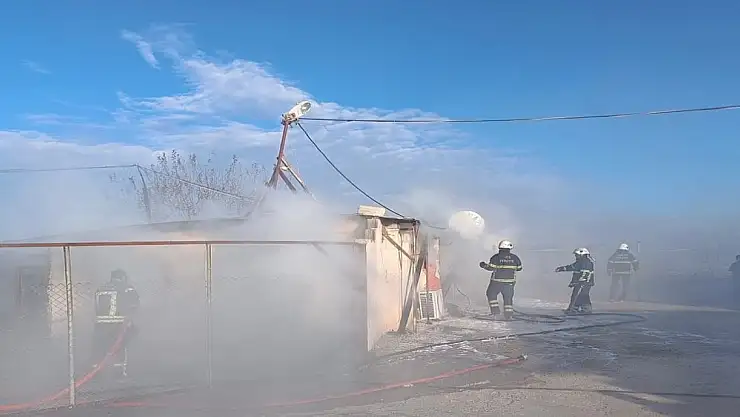 Tavuk çiftliğinde yangın çıktı