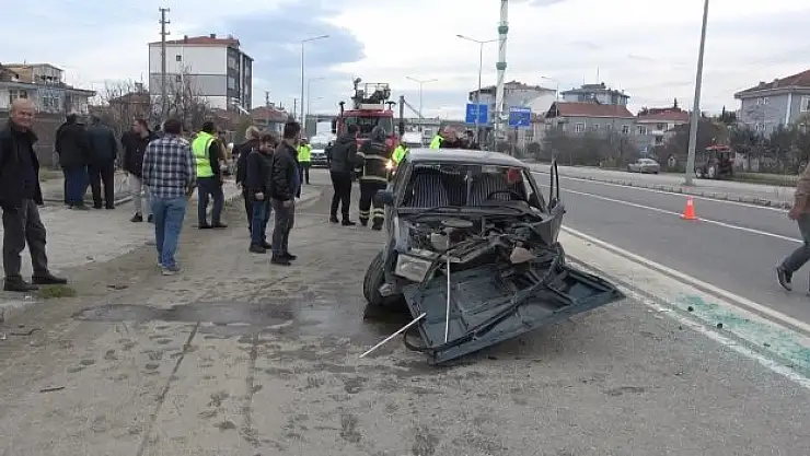 Otomobil hurdaya döndü