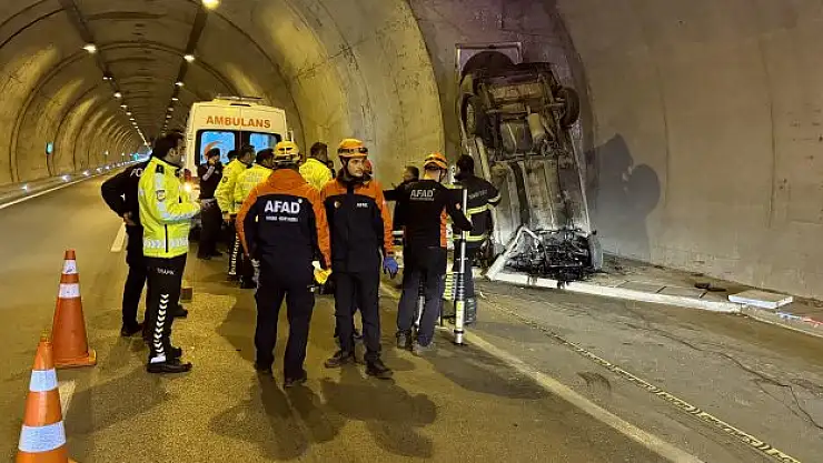 Duvara çarpan sürücü hayatını kaybetti