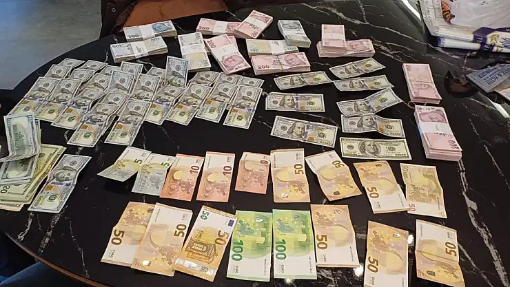 İzmir merkezli FETÖ operasyonunda 21 tutuklama