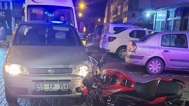 Motosikletteki 2 kişi yaralandı