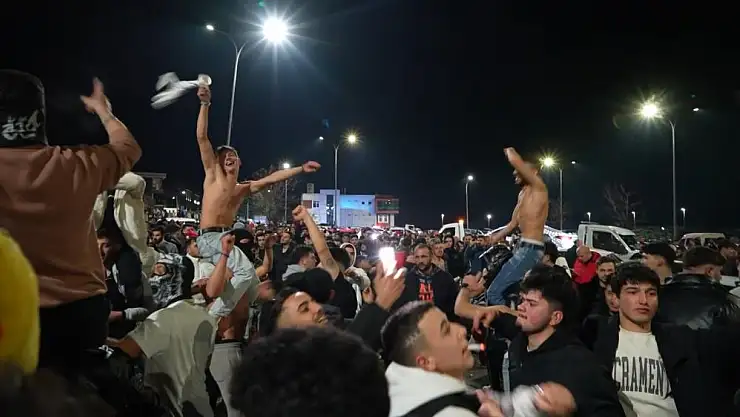 Samsun'da yüzlerce vatandaş yeni yılı coşkuyla kutladı