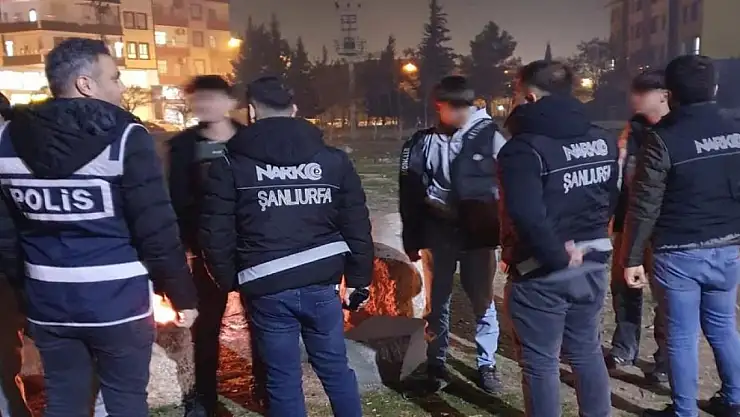 Aranan 2 zanlı yakalandı