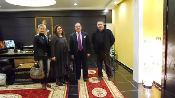 Ateş' e destek çığ gibi büyüyor