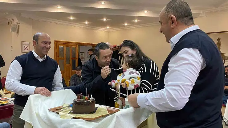 Gazeteci anne babanın Gazeteciler Günü'nde doğan bebeği