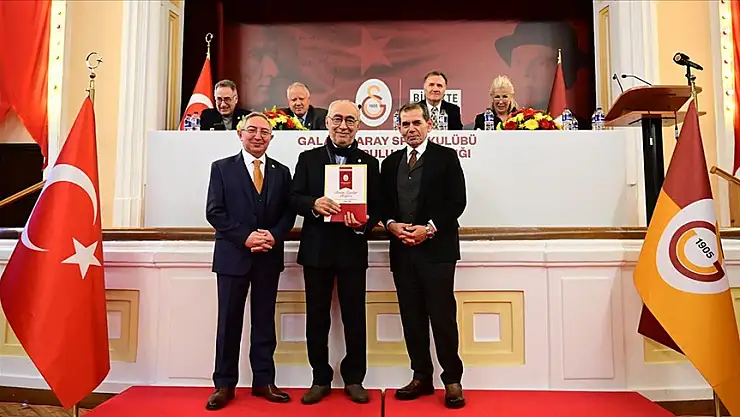 Galatasaray'da yeni divan kurulu üyeleri için berat töreni yapıldı
