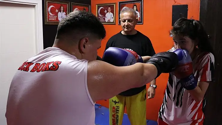 Şampiyon kick boksçular, dünya kupası için ter döküyor