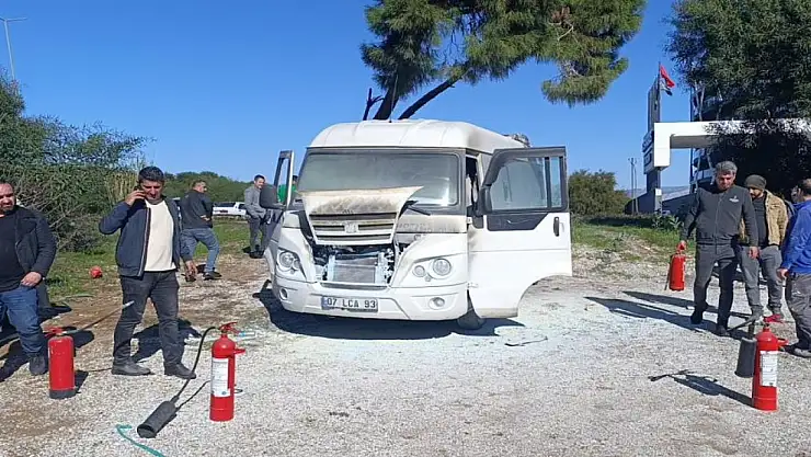 Otel servis minibüsü yandı