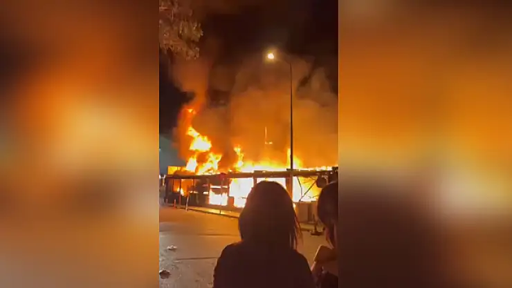 Gece alevler binayı sardı