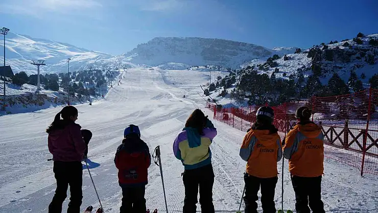 Kayak merkezleri içerisine en çok kar Palandöken ve Ergan Kayak Merkezinde ölçüldü