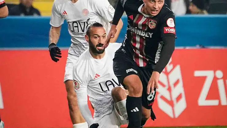 Menemen FK, Gaziantep FK'dan Eren Çakır'la  yan yana geldi