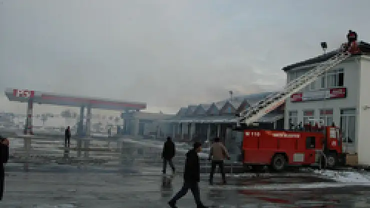 Akaryakıt istasyonunda yangın