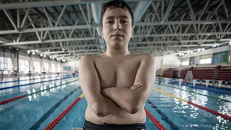 Eğlence için girdiği havuzda milli sporcu olma yolunda