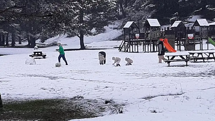 Doğa harikası Abant beyaza büründü