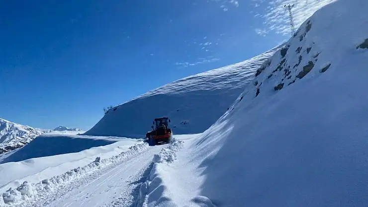 Sason'da kardan kapanan köy yolları ulaşıma açıldı