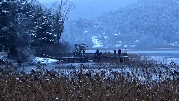 Doğa harikası Abant beyaza büründü