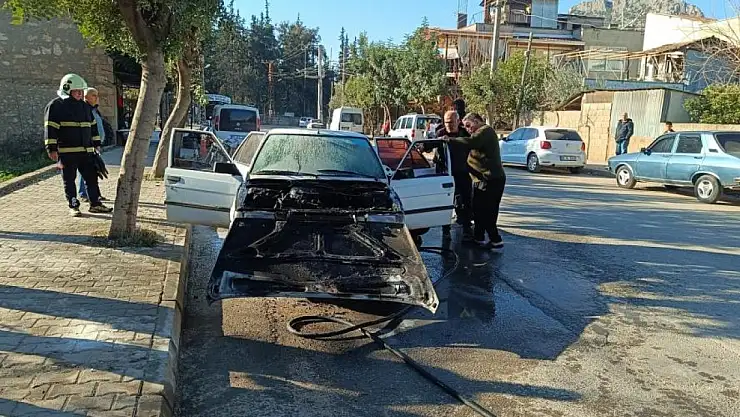 Otomobil alev aldı