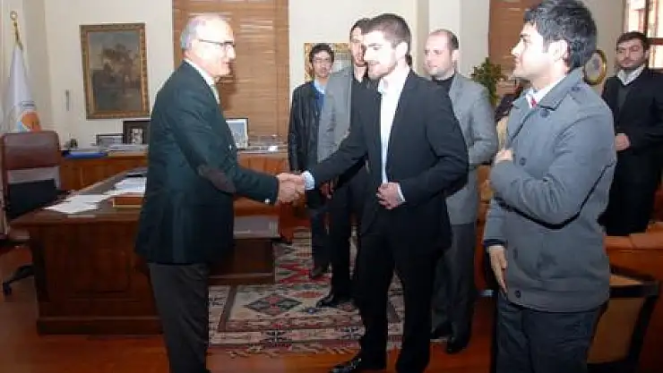 AK Parti'li Gençlerden Başkan Yılmaza Ziyaret