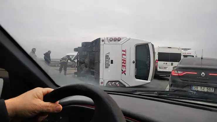 İşçileri taşıyan servis devrildi: 5 yaralı