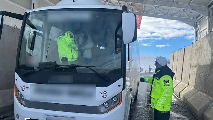 Trafikte güvenliği sağlamak amacıyla araçlar denetlendi.