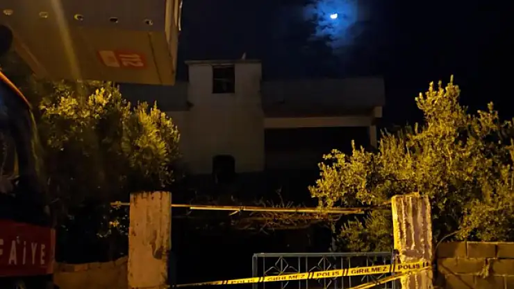 EVİNİ ATEŞE VERDİ