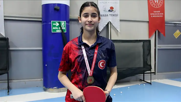 Masa tenisinde dünyada başarı hedefliyor