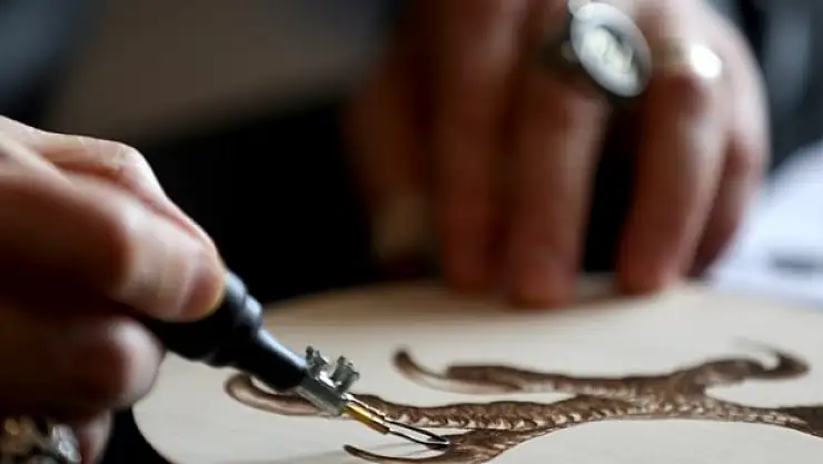 Van'da ahşap yakma sanatı