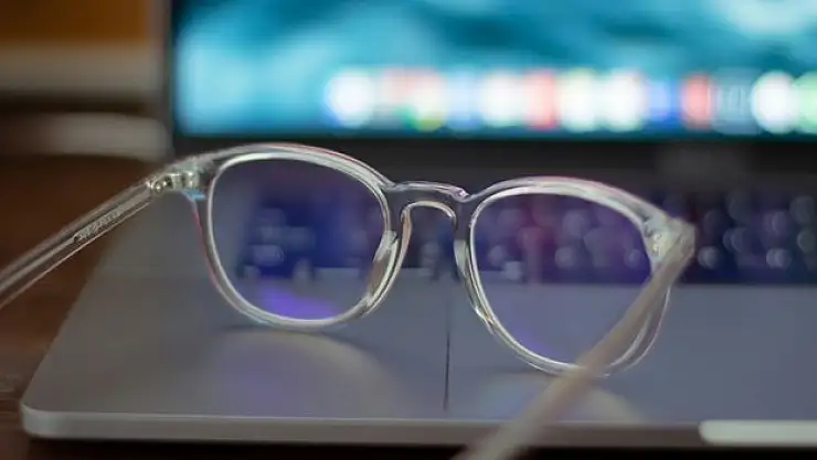 Kontakt lens riskini artırıyor