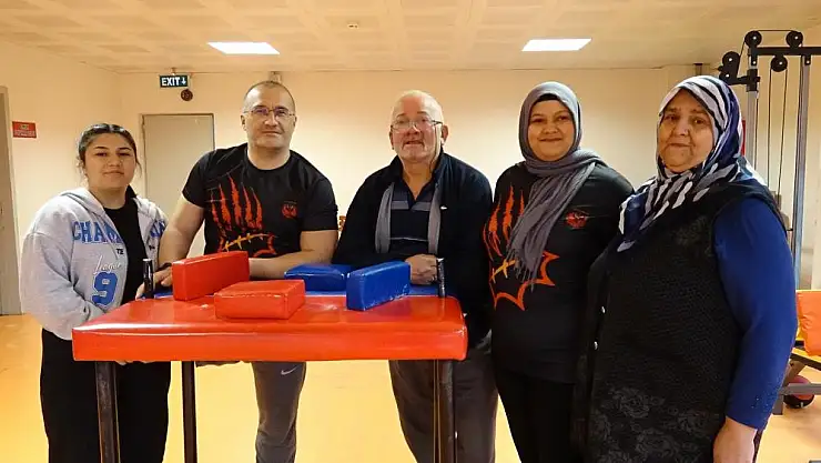 Annesine ve babasına verdiği sözü tuttu