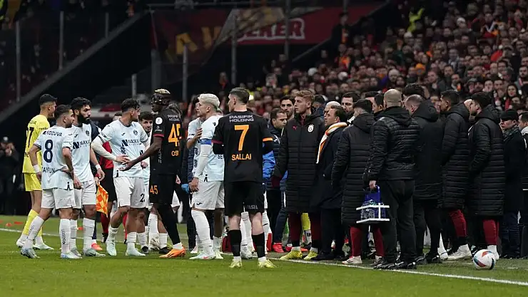 Galatasaray - Adana Demirspor maçı tatil edildi