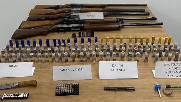 Kalem görünümlü tabanca ile yakalandı