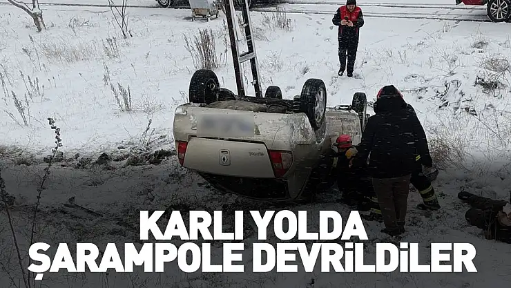 Karlı yolda şarampole devrildiler