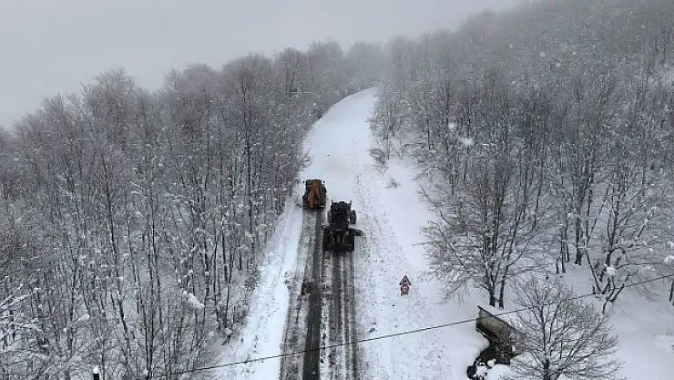 Bafra'da kar küreme çalışmaları sürüyor
