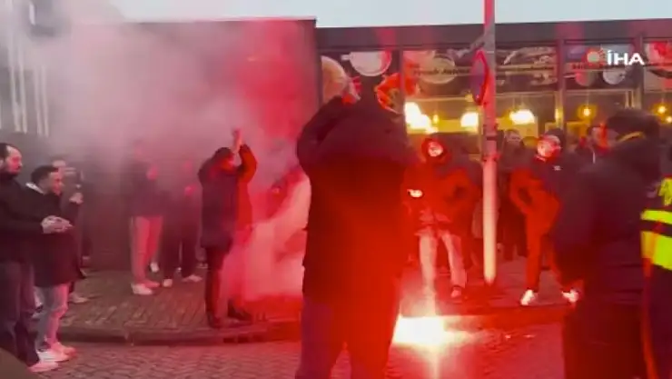 Galatasaray Amsterdam'da coşkuyla karşılandı