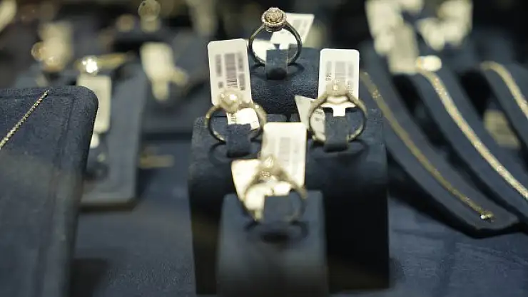 Sevgililer gününün vazgeçilmezi pırlanta