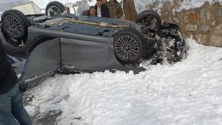 Otomobil takla attı