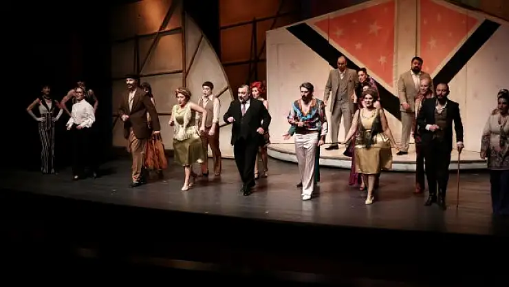 Hisseli Harikalar Kumpanyası sahnede