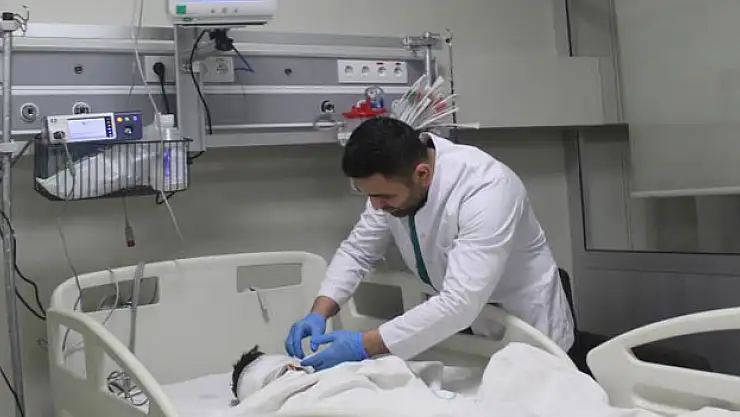 4,5 yaşındaki çocuk 5 sokak köpeğinin saldırısına uğradı