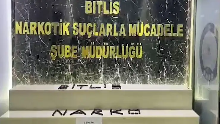 Yabancı uyruklu şahısların mide ve bağırsaklarından 1 kilo 340 gram uyuşturucu çıktı