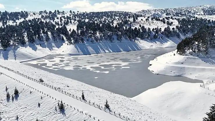 Merk Göleti buz tuttu