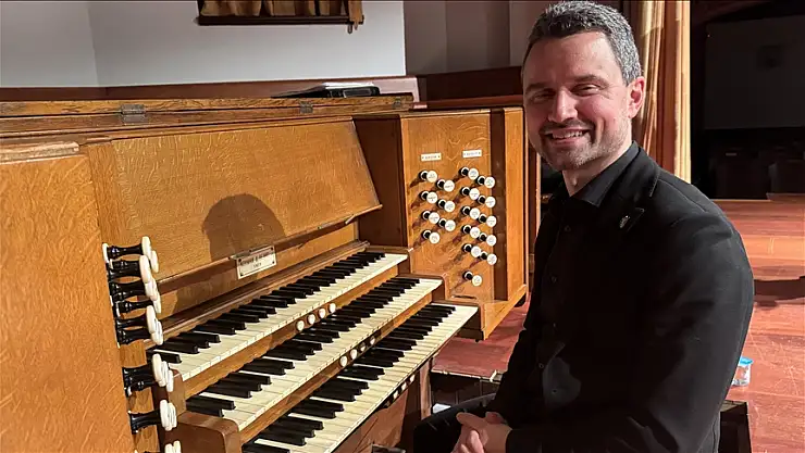 112 yıllık tarihi org, tekrar sahneye çıktı