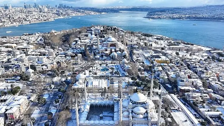 İstanbul'da yağış aralıklarla sürüyor