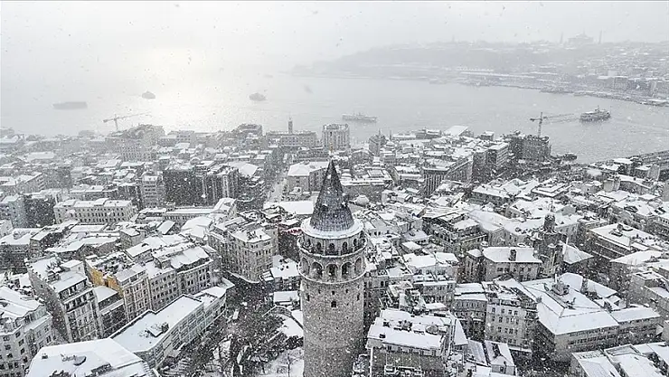 İstanbul'da kar yağışı aralıklarla etkili oluyor