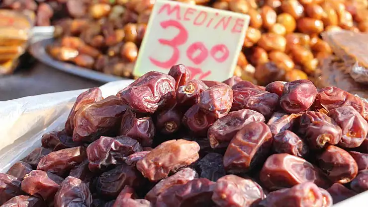 Ramazan ayında sofraların vazgeçilmezi hurmanın fiyatı: 60-350 TL arasında