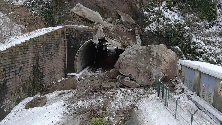 Sarp kara yolu ulaşıma kapandı